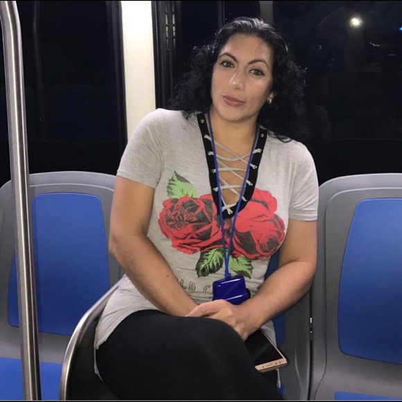 Meet your Posher, Alexa Rose - Picture 4 of 8